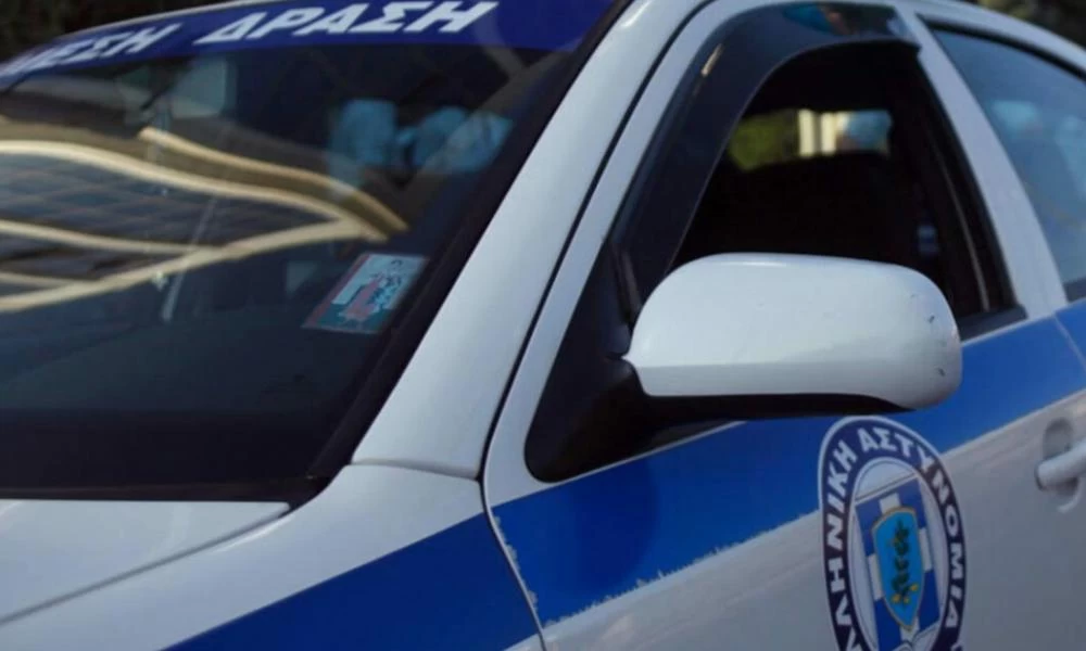 Ναύπακτος: Κατολίσθηση σε αστυνομικό τμήμα καταπλάκωσε 2 περιπολικά